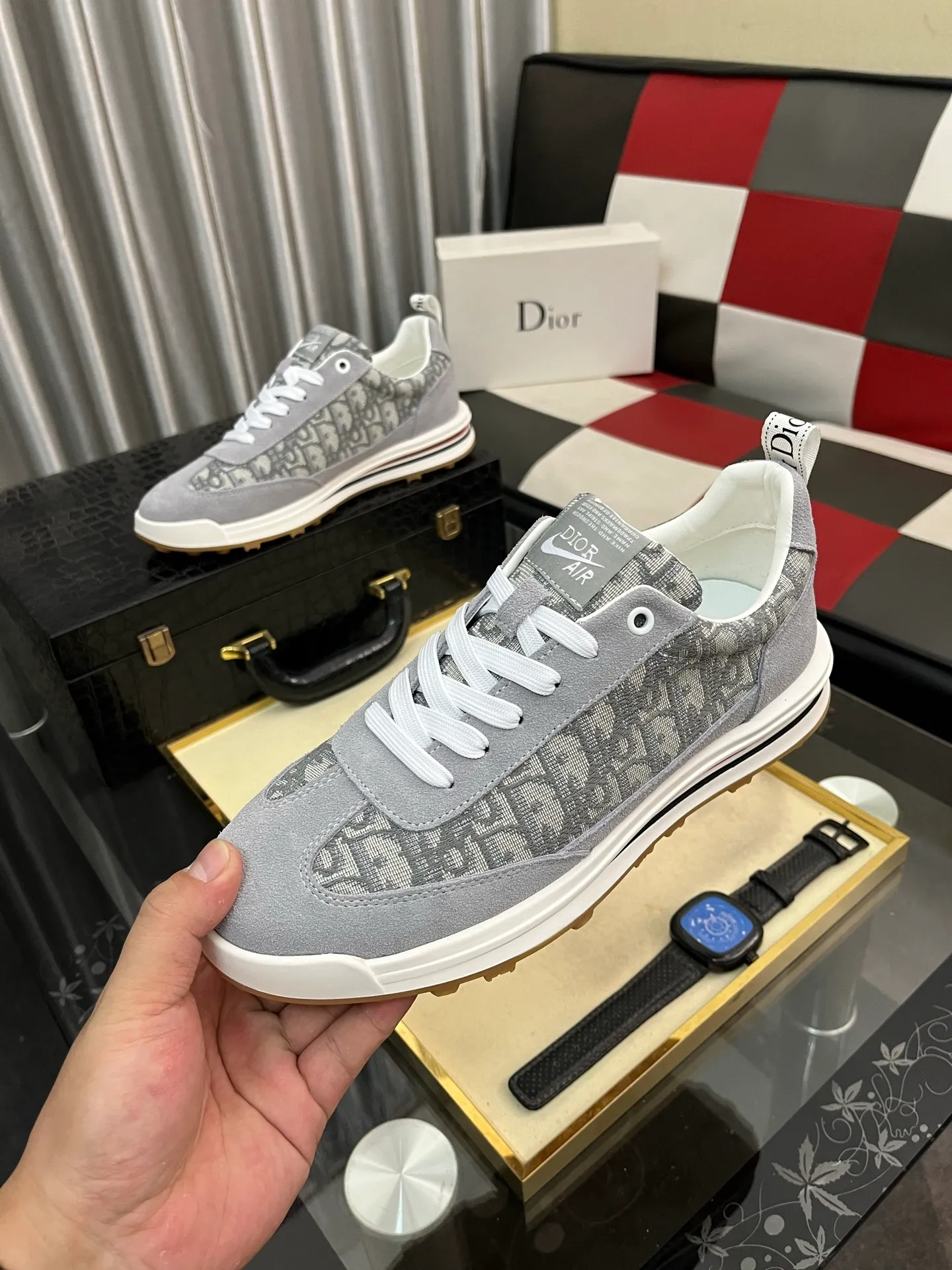 Men's shoes💰420⌚️⌚️[Dior] Dior's new men's genuine leather casual shoes, the highest version on the market, any comparison is welcome🆚! The original leather has excellent texture and is super high-end! Fetal sheep net lining imported from Italy, removable pad! Luxurious materials and fine workmanship, highly recommended! Code number: 38-443️⃣Colors available